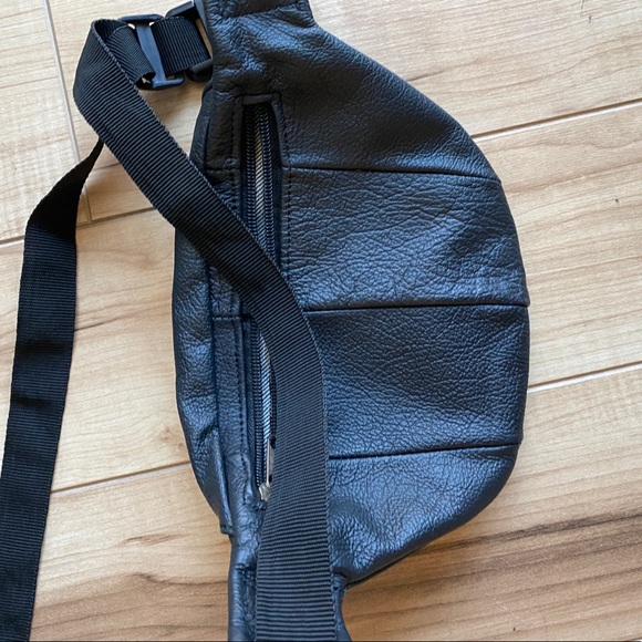 NWOT Leather Fanny Pack - Picture 3 of 4